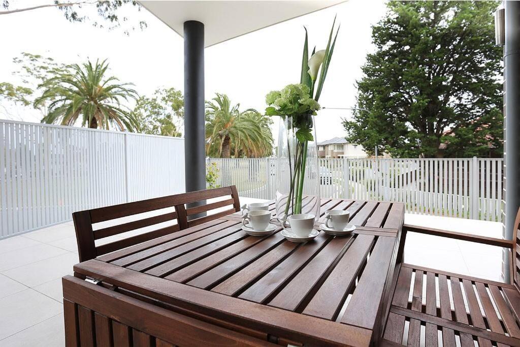 Lidcombe, Super Comfort, Stylish, Large 2bedrooms, 2 Bath, 2 Free Carpark, Parkview, Free Wifi Apartment *