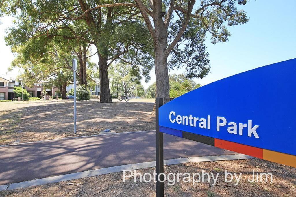 Apartment Lidcombe, Super Comfort, Stylish, Large 2bedrooms, 2 Bath, 2 Free Carpark, Parkview, Free Wifi Sydney