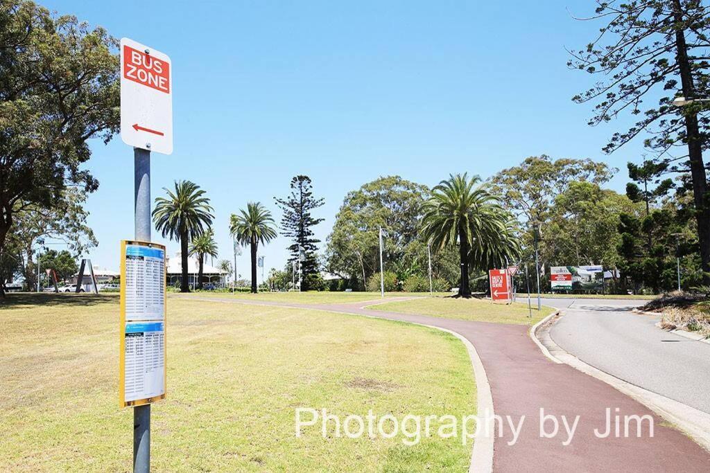 Lidcombe, Super Comfort, Stylish, Large 2bedrooms, 2 Bath, 2 Free Carpark, Parkview, Free Wifi *