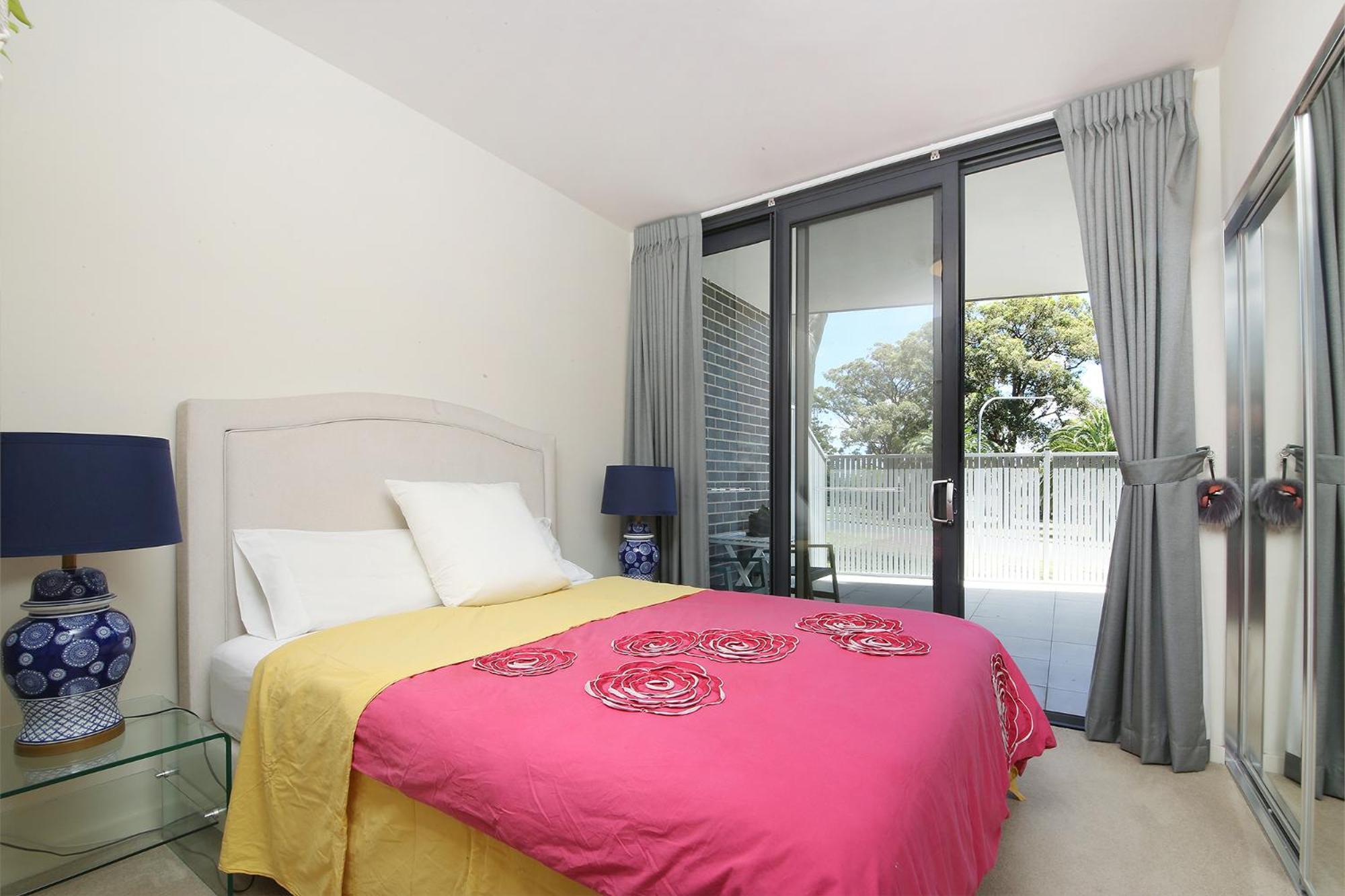 Lidcombe, Super Comfort, Stylish, Large 2bedrooms, 2 Bath, 2 Free Carpark, Parkview, Free Wifi Sydney