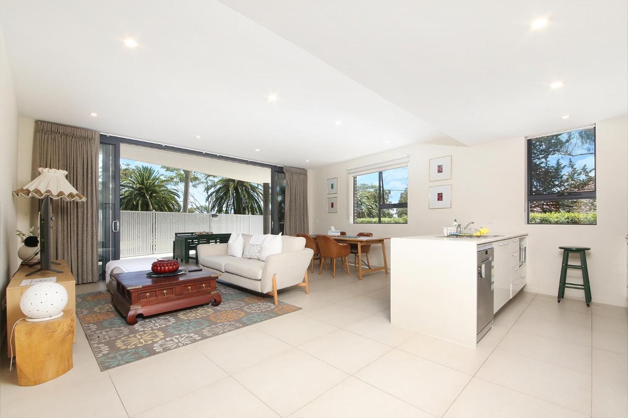 Lidcombe, Super Comfort, Stylish, Large 2bedrooms, 2 Bath, 2 Free Carpark, Parkview, Free Wifi Apartment