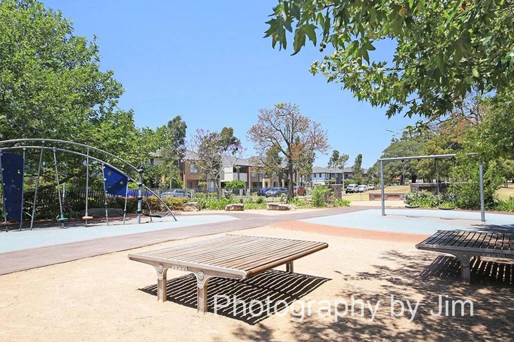 Lidcombe, Super Comfort, Stylish, Large 2bedrooms, 2 Bath, 2 Free Carpark, Parkview, Free Wifi * Sydney
