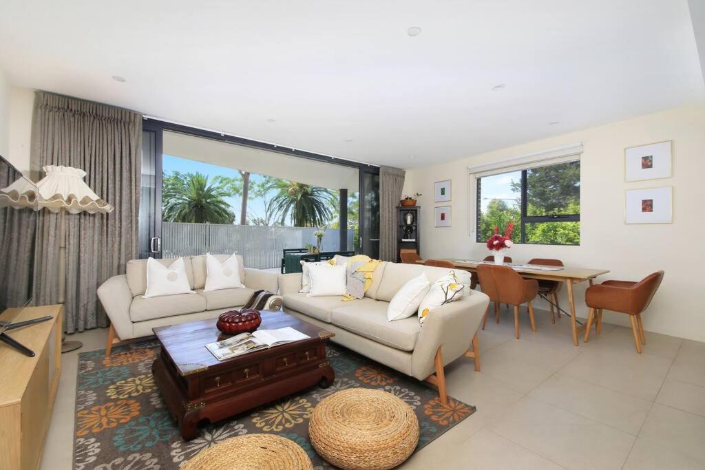 Lidcombe, Super Comfort, Stylish, Large 2bedrooms, 2 Bath, 2 Free Carpark, Parkview, Free Wifi Apartment Sydney